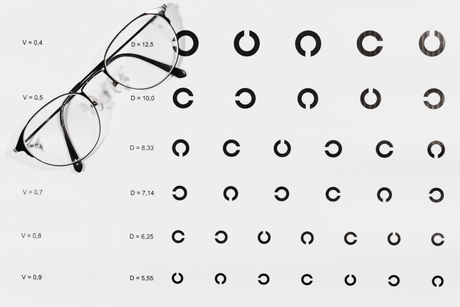 Vision testing for cortical cataract